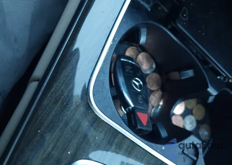 2015 Mercedes-Benz C 300 4Matic z USA, uszkodzony, nr VIN 55SWF4KB0FU007747